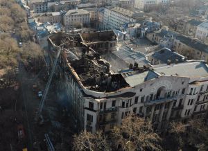 В Одесі на місці пожежі тривають пошуки зниклих